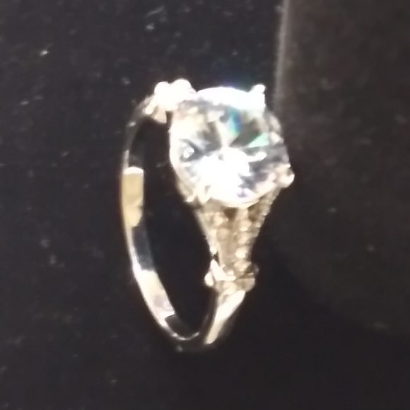 Ring - Picture 5 of 8